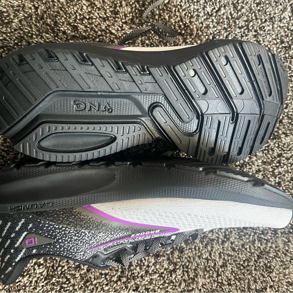 Brooks Women's run and walk shoes size 8.5 - Picture 4 of 7